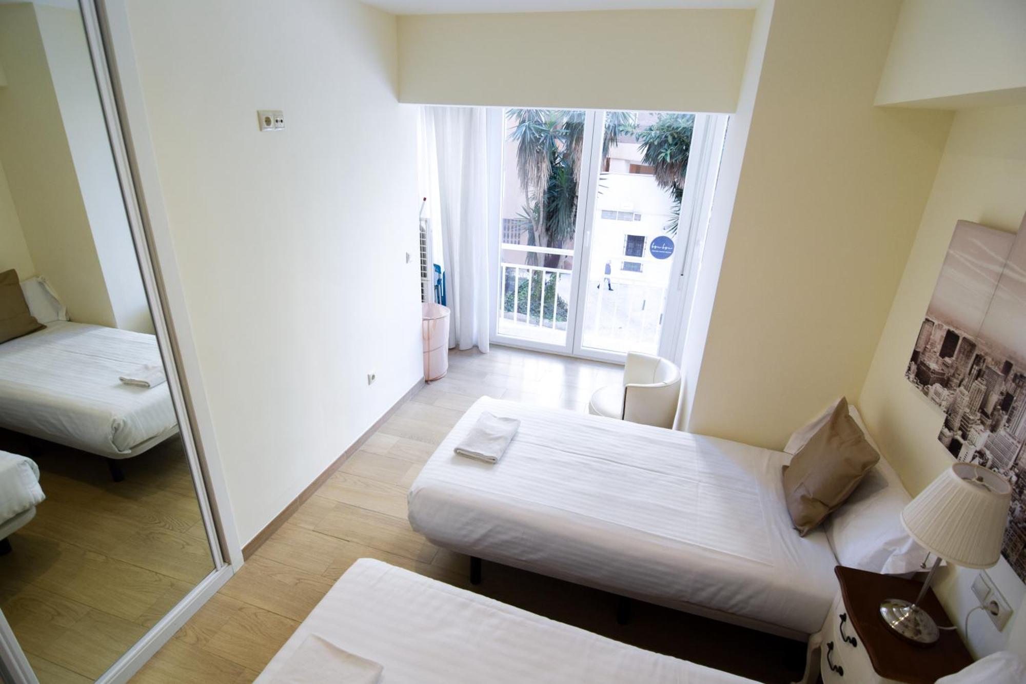 Malagueta Beachside Charm Apartment Malaga Ngoại thất bức ảnh
